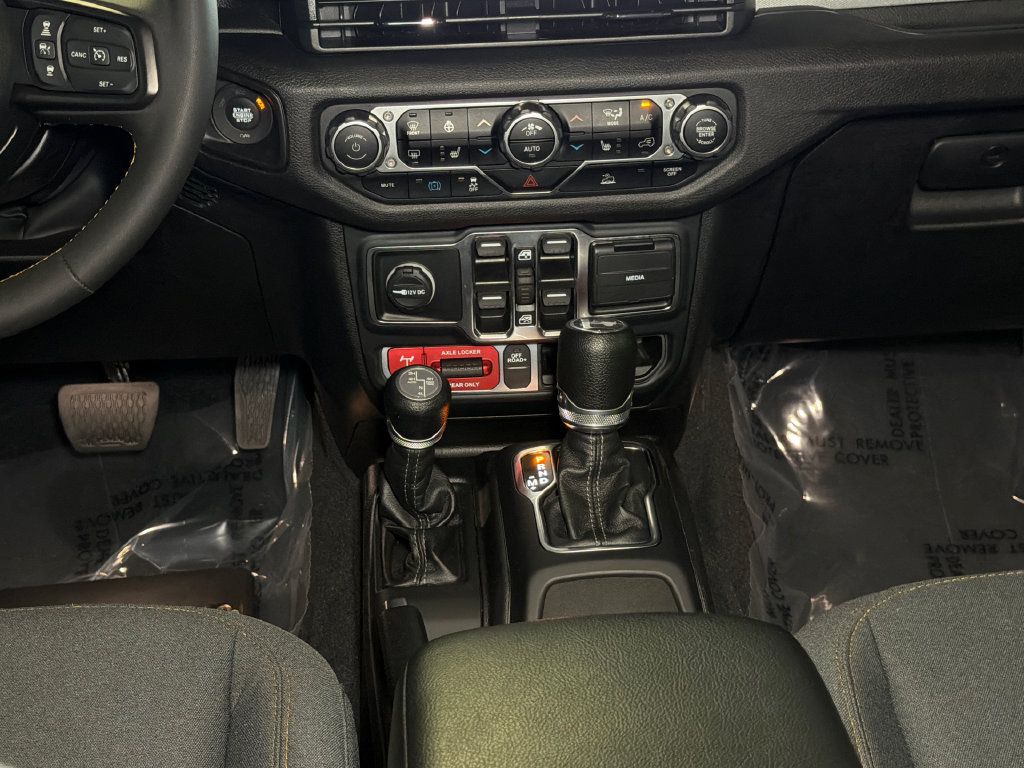 Used 2024 Jeep Wrangler Unlimited AWD/4WD image 20