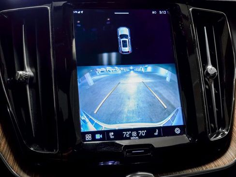 Used 2023 Volvo XC60 B5 Ultimate w/ Climate Package image 32