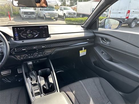 Used 2024 Honda Accord Sport image 17