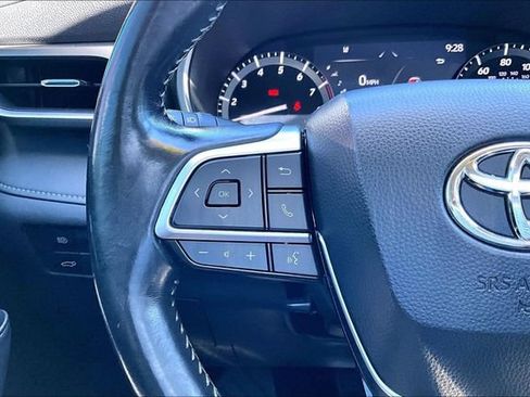 Used 2021 Toyota Highlander XLE FWD image 20