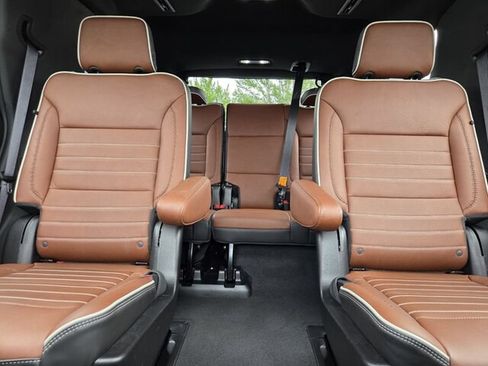 Used 2023 GMC Yukon Denali Ultimate AWD/4WD image 12