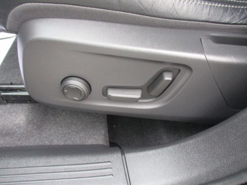 Certified 2023 Volvo XC40 B5 Core w/ Convenience Package image 16