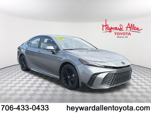 Certified 2025 Toyota Camry SE FWD image 1