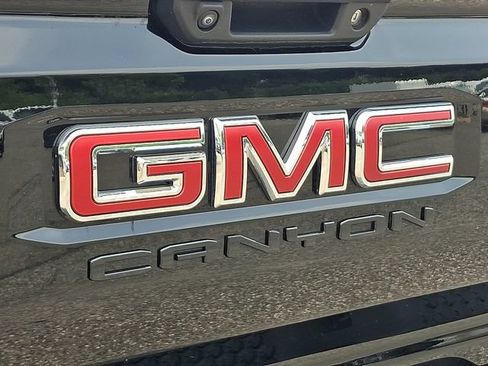 Used 2024 GMC Canyon AT4 w/ LPO, Off Road Lift Package AWD/4WD image 32