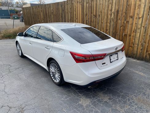Used 2017 Toyota Avalon Limited image 7