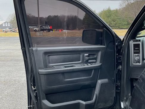 Used 2017 RAM 1500 Express w/ Black Ram 1500 Express Group image 18