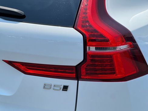 Used 2023 Volvo XC60 B5 Plus image 26