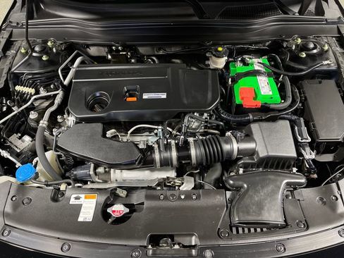Used 2018 Honda Accord Touring image 10