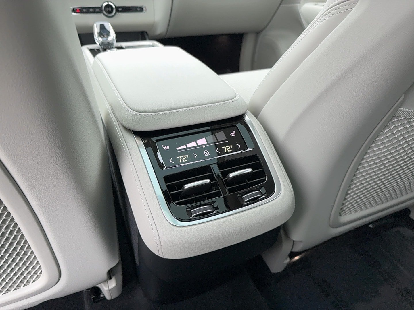 Used 2026 Volvo XC90 B6 Ultra w/ Protection Package AWD/4WD image 15