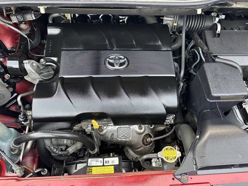 Used 2011 Toyota Sienna XLE image 25