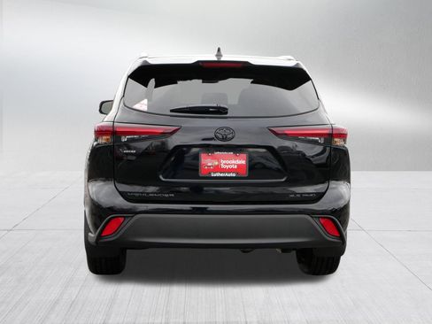 Certified 2026 Toyota Highlander XLE image 6