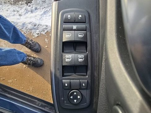 Used 2019 Jeep Cherokee Limited image 16