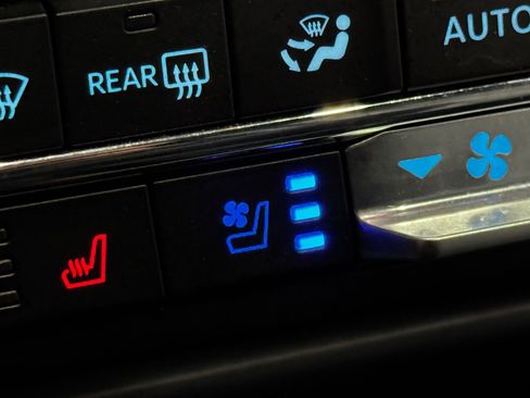 Used 2023 Ford F150 Limited image 33