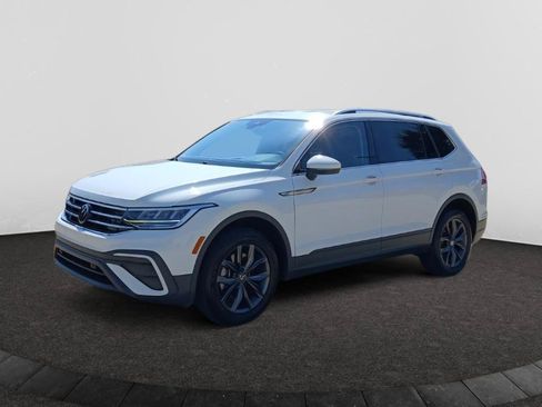 Used 2024 Volkswagen Tiguan SE AWD/4WD image 3