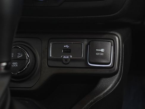 Used 2023 Jeep Renegade Trailhawk w/ Trailhawk Elite Group AWD/4WD image 21