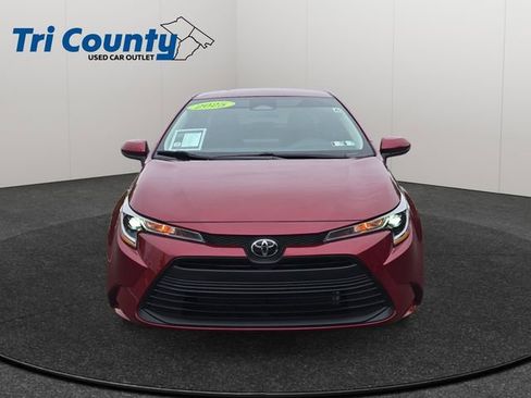 Used 2025 Toyota Corolla LE FWD image 2