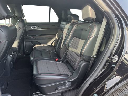 Certified 2025 Ford Explorer ST-Line w/ ST-Line Street Pack AWD/4WD image 18