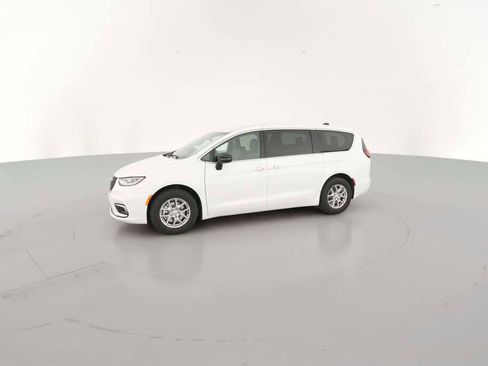 New 2026 Chrysler Pacifica Select image 5