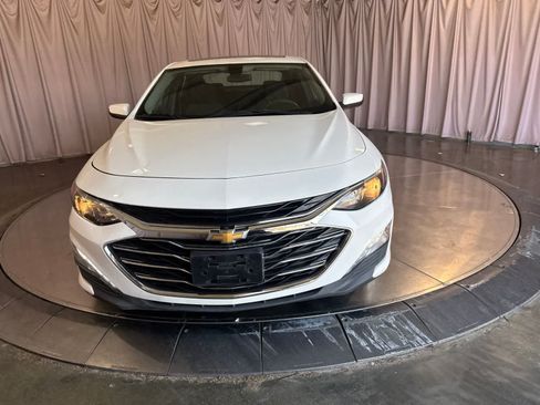 Used 2019 Chevrolet Malibu LT FWD image 2
