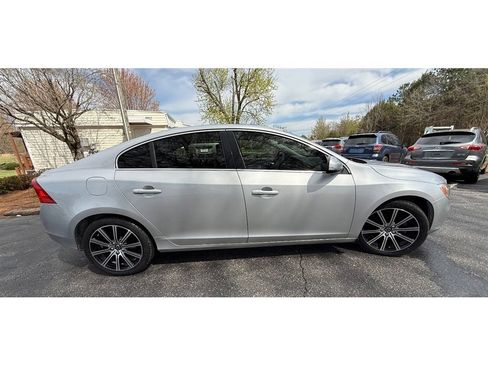 Used 2016 Volvo S60 T5 Premier image 8