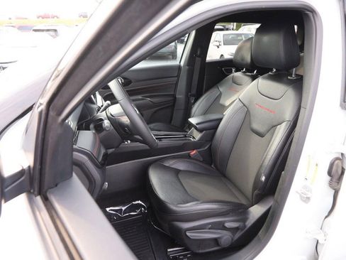 Used 2024 Jeep Compass Trailhawk AWD/4WD image 8