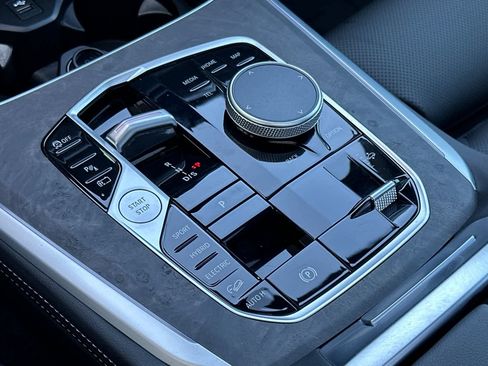 Used 2025 BMW X5 xDrive50e w/ Premium Package image 25