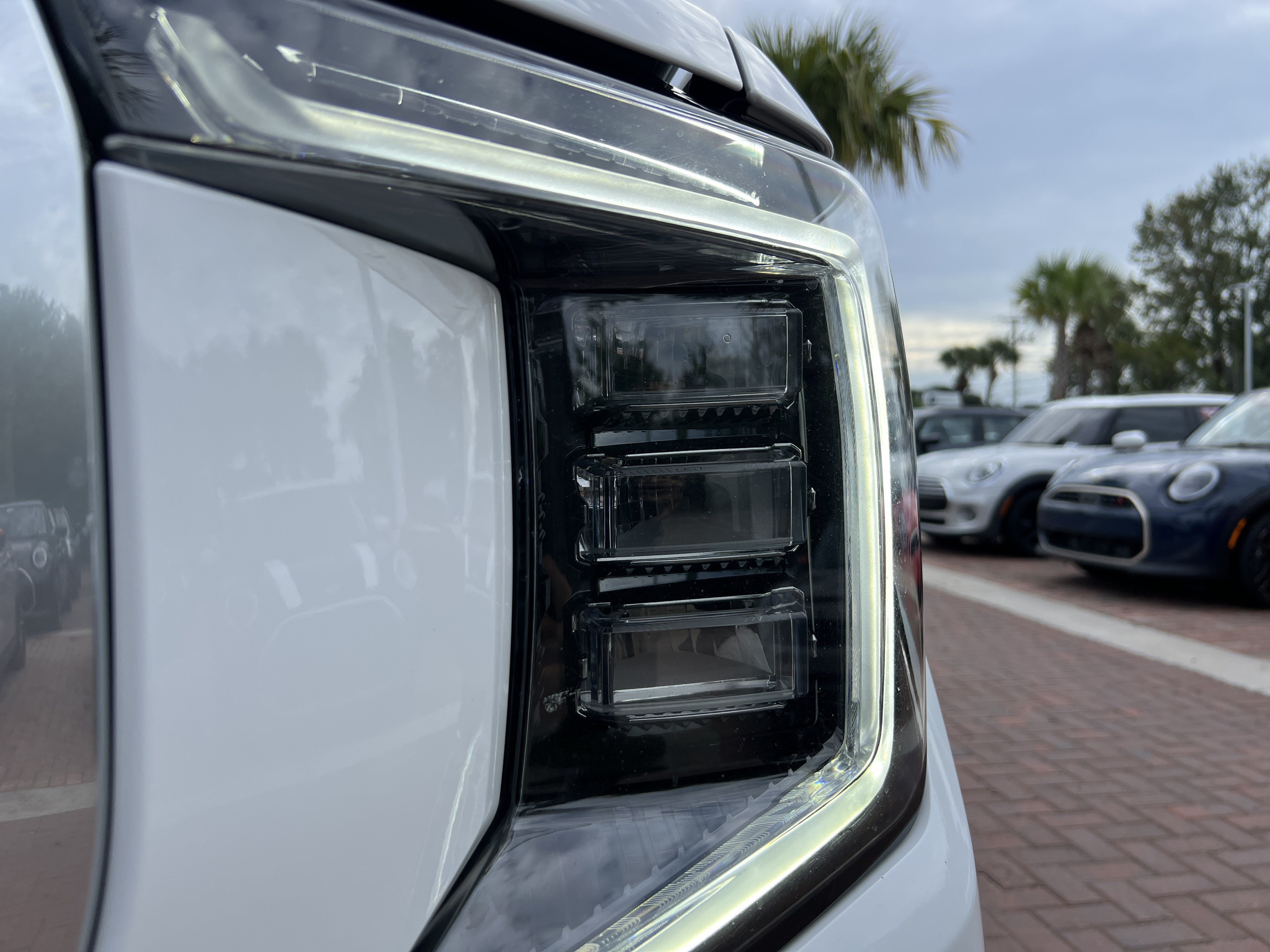 Used 2021 GMC Yukon Denali w/ Denali Premium Package AWD/4WD image 6