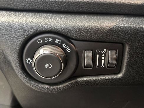 New 2026 Chrysler Pacifica Limited image 17