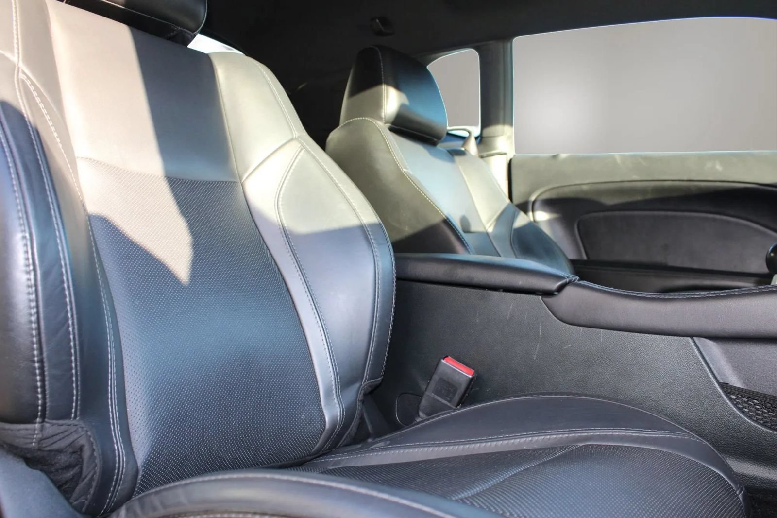Used 2016 Dodge Challenger R/T Plus RWD image 30