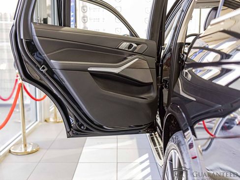 Used 2025 BMW X7 xDrive40i w/ Premium Package image 43