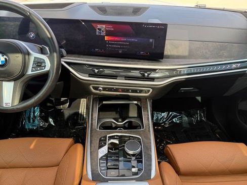 Used 2023 BMW X7 xDrive40i w/ M Sport Package AWD/4WD image 15