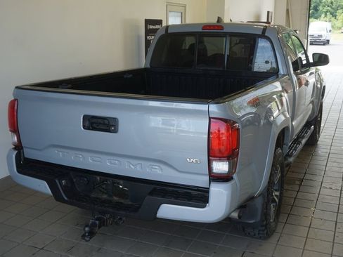 Used 2019 Toyota Tacoma TRD Sport AWD/4WD image 11