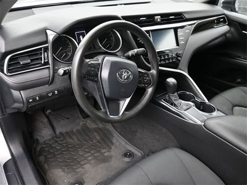 Used 2020 Toyota Camry LE image 10
