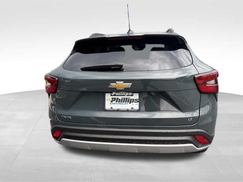 Used 2026 Chevrolet Trax LT FWD image 11