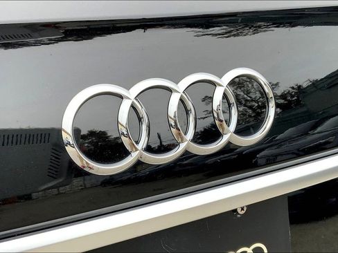 Certified 2025 Audi SQ5 Prestige image 33