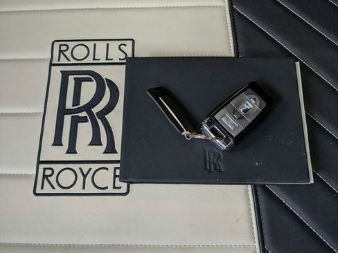 Used 2014 Rolls-Royce Ghost RWD image 37