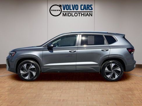 Used 2025 Volkswagen Taos SE AWD/4WD image 22