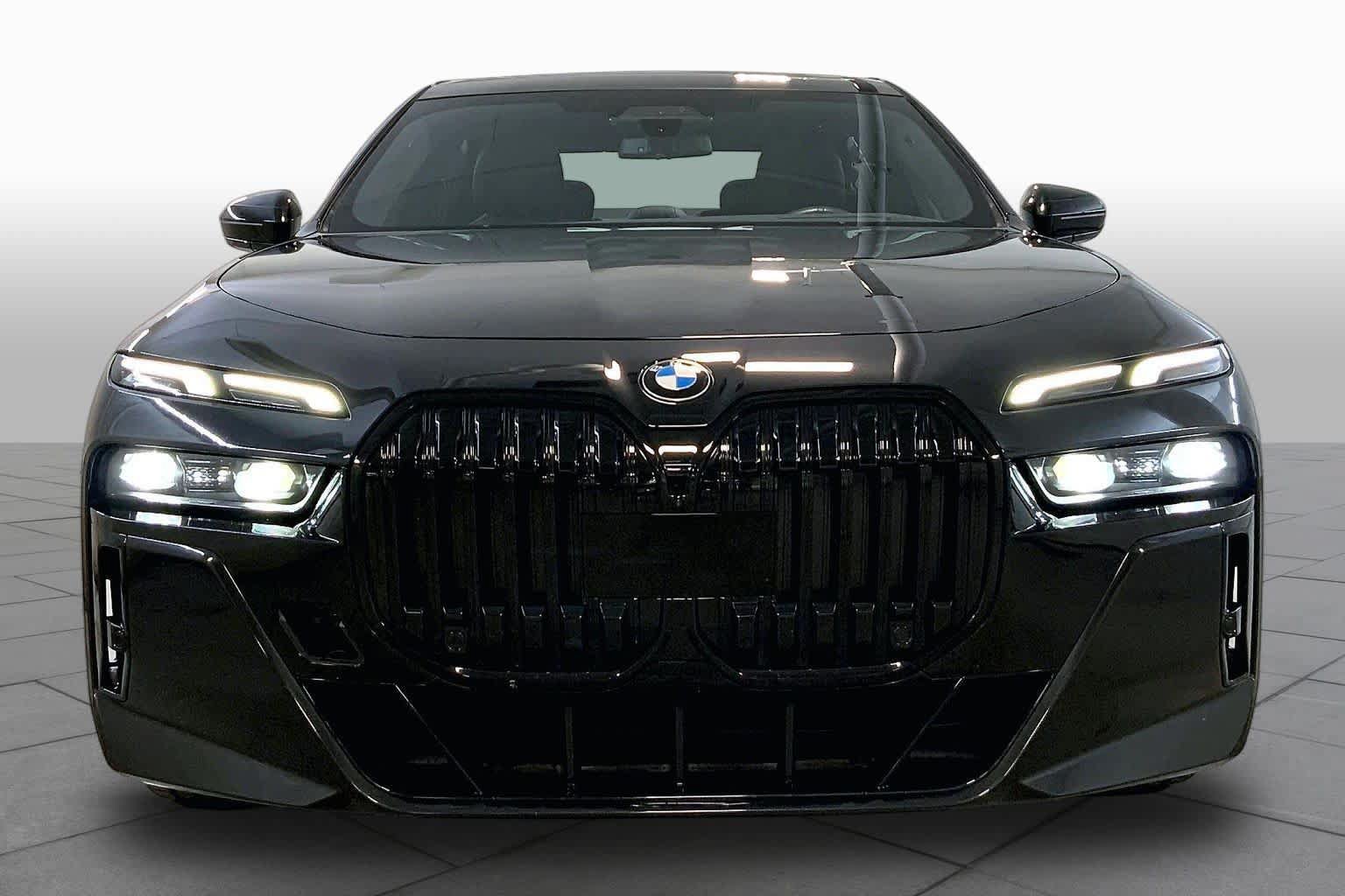 Used 2023 BMW 760i xDrive w/ Luxury Rear Seating Package AWD/4WD image 3