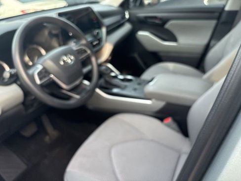 Used 2023 Toyota Highlander L image 10