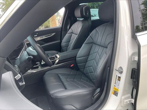 Used 2024 BMW i7 xDrive60 AWD/4WD image 27