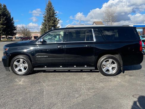 Used 2017 Chevrolet Suburban Premier image 2