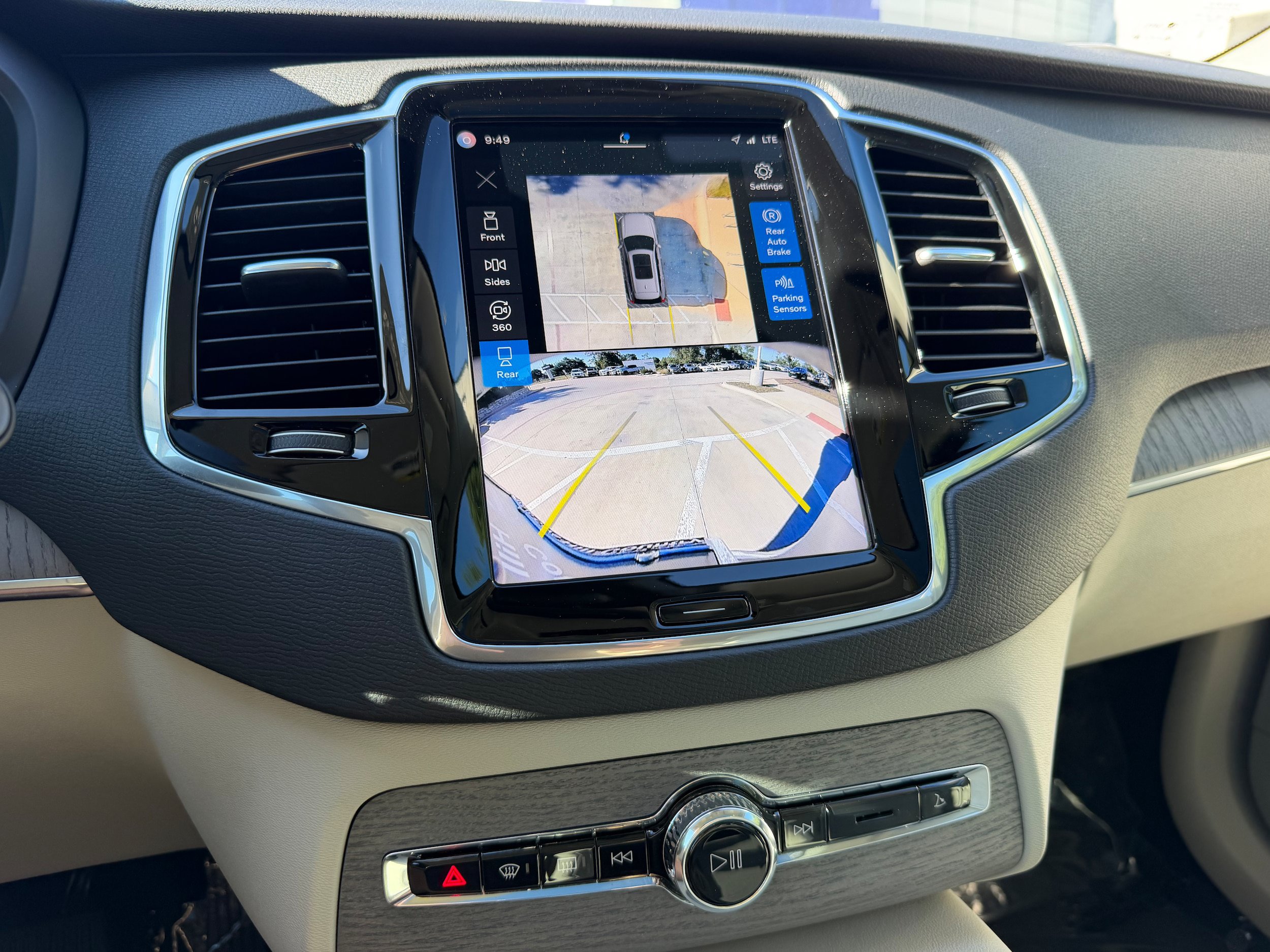 Certified 2025 Volvo XC90 B6 Plus w/ Protection Package Premier AWD/4WD image 20