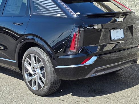 New 2026 Cadillac Optiq Luxury 2 AWD/4WD image 7