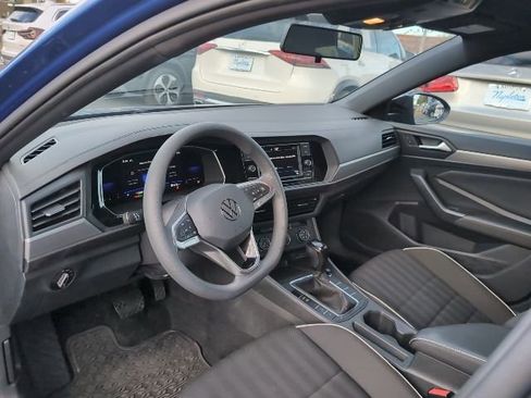 Used 2022 Volkswagen Jetta Sport image 8