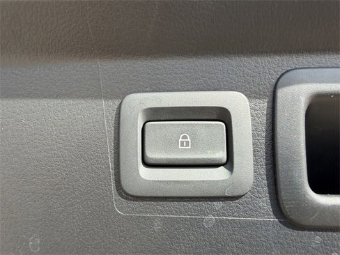 Used 2025 MAZDA CX-50 AWD 2.5 S w/ Select Package image 29