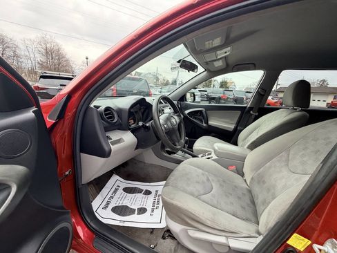 Used 2012 Toyota RAV4 Base 4x4 4dr SUV w/ Value Pkg image 32