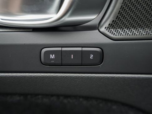 Certified 2025 Volvo XC40 B5 Ultra w/ Climate Package image 40