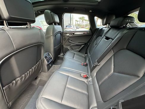 Used 2026 Porsche Macan AWD/4WD image 34