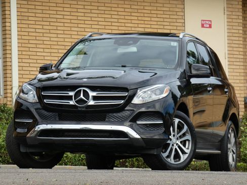 Used 2016 Mercedes-Benz GLE 350 w/ Premium Package image 4