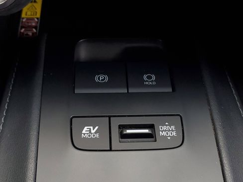 Certified 2023 Toyota Venza LE image 29